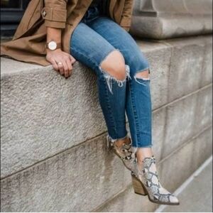 Universal Thread Cari Snake Print Cut Out Ankle Bootie NWOT